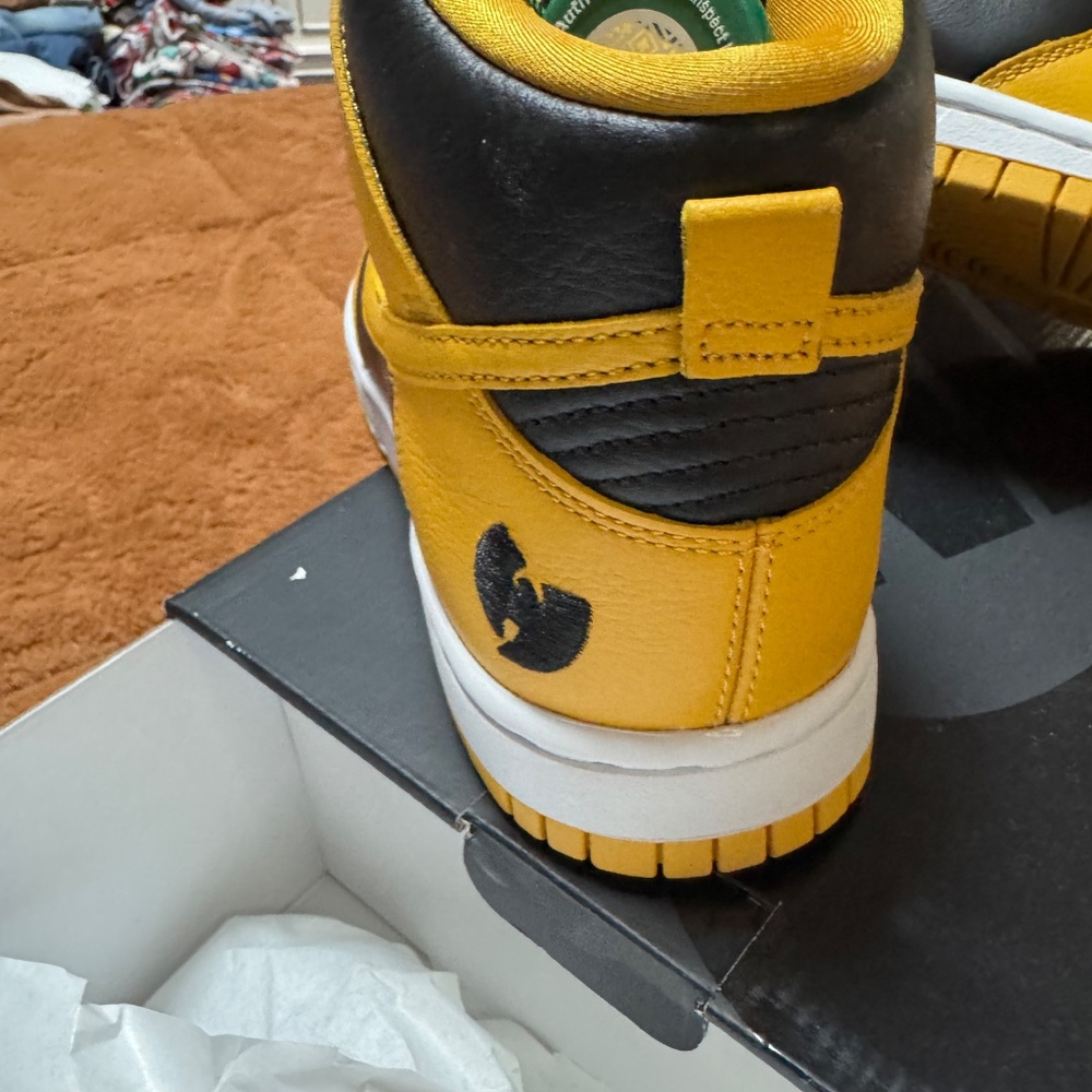 Nike WU Edition Dunk Hi Retro - Picture 4 of 5